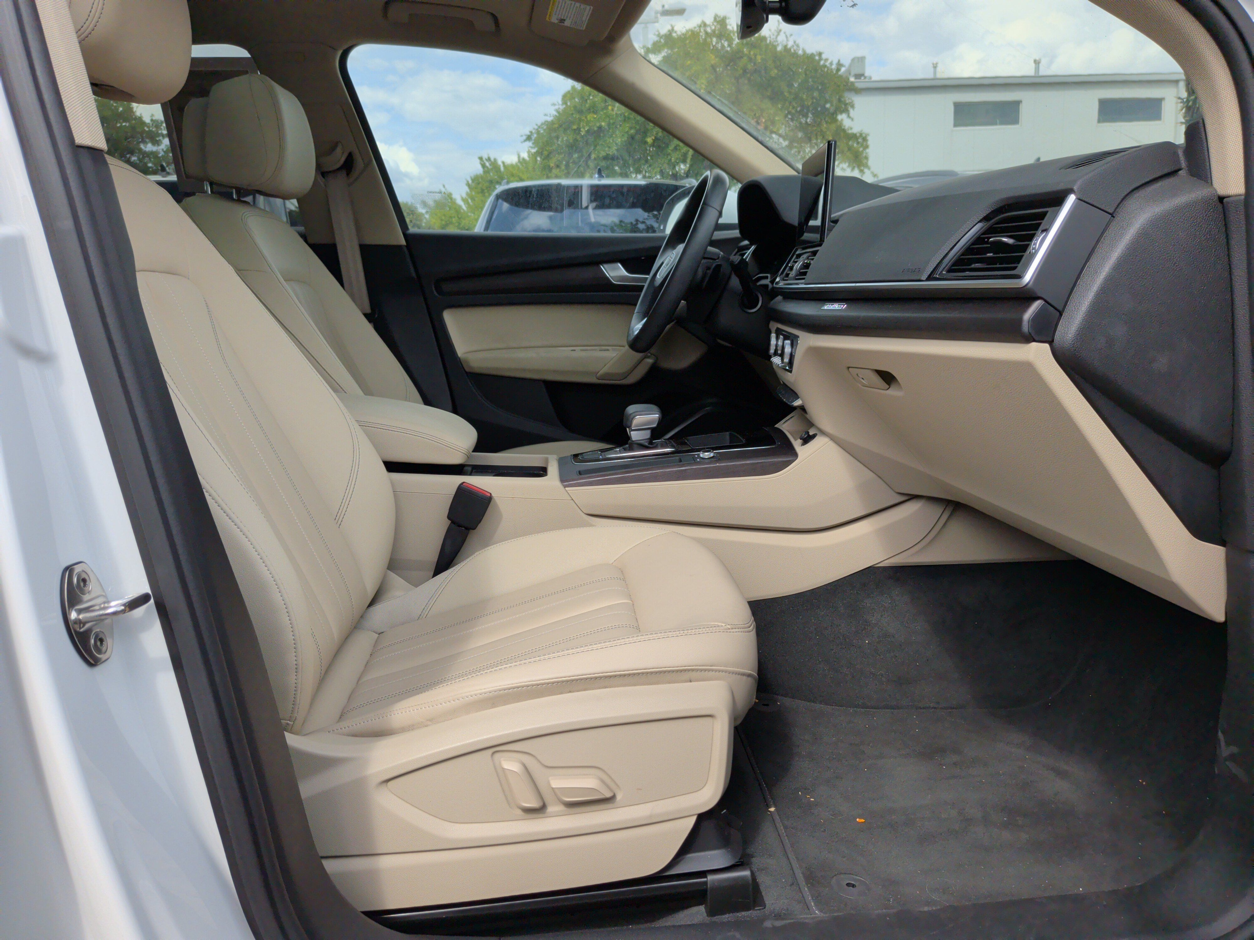 Used 2023 Audi Q5 2.0T Premium w/ Convenience Package AWD/4WD image 32