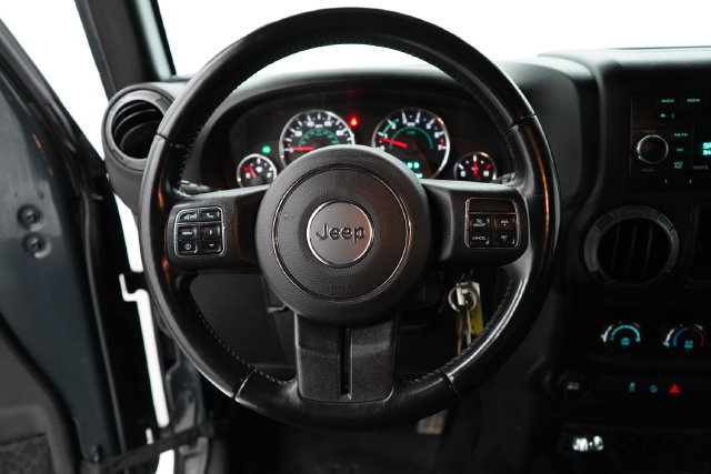 Used 2018 Jeep Wrangler Sport w/ Connectivity Group AWD/4WD image 15