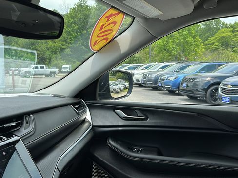 Used 2024 Jeep Grand Cherokee L Laredo w/ Trailer Tow Package image 23