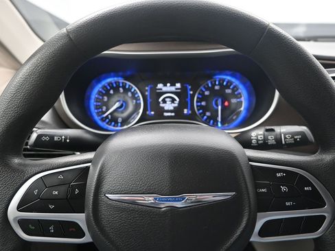 Used 2018 Chrysler Pacifica Touring Plus w/ Tire & Wheel Group image 15