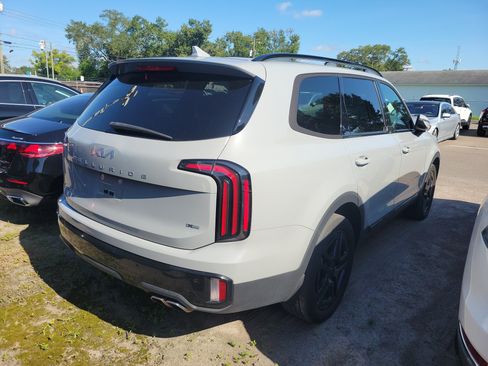 Used 2024 Kia Telluride EX X-Line AWD/4WD image 3
