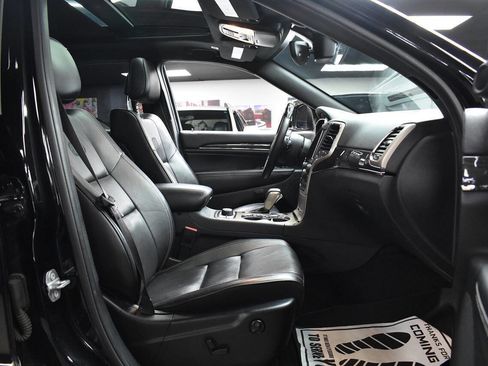 Used 2017 Jeep Grand Cherokee Overland image 23