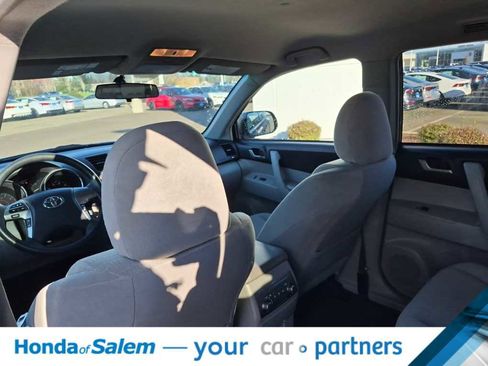 Used 2012 Toyota Highlander 4WD image 12