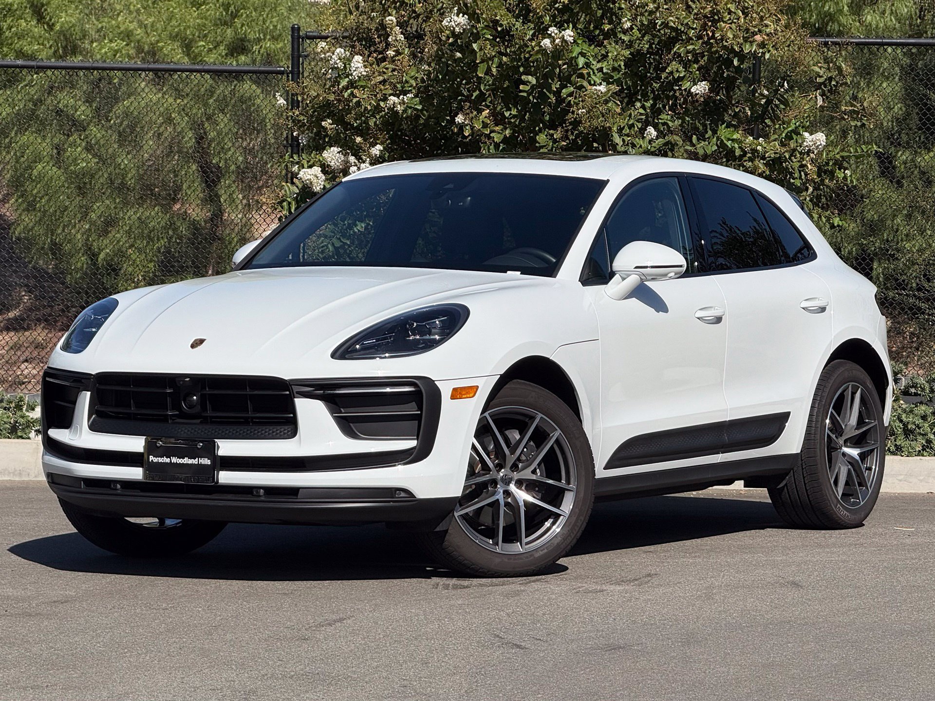 Used 2026 Porsche Macan AWD/4WD image 1