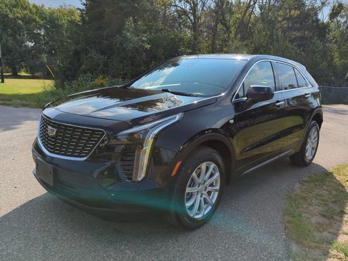 Used 2023 Cadillac XT4 Luxury w/ Cold Weather Package image 2