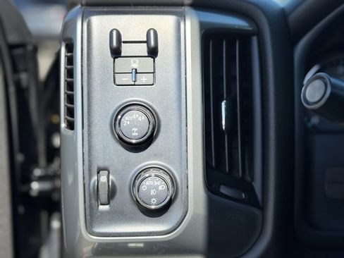 Used 2018 Chevrolet Silverado 1500 LT w/ LT Convenience Package image 20