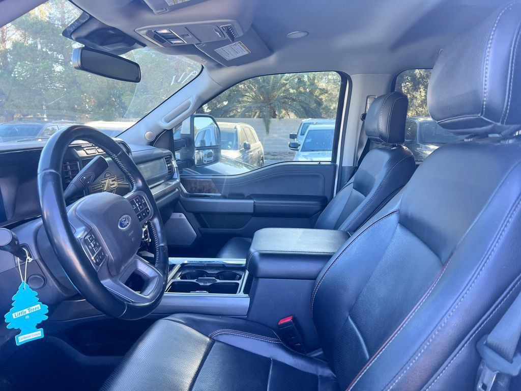 Used 2023 Ford F350 Lariat w/ Lariat Ultimate Package AWD/4WD image 4