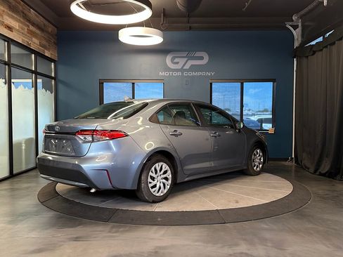 Used 2021 Toyota Corolla LE FWD image 3