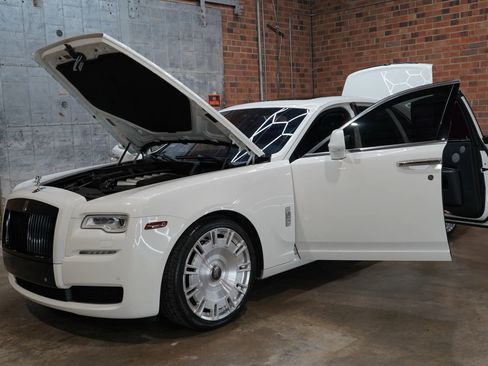 Used 2015 Rolls-Royce Ghost image 24