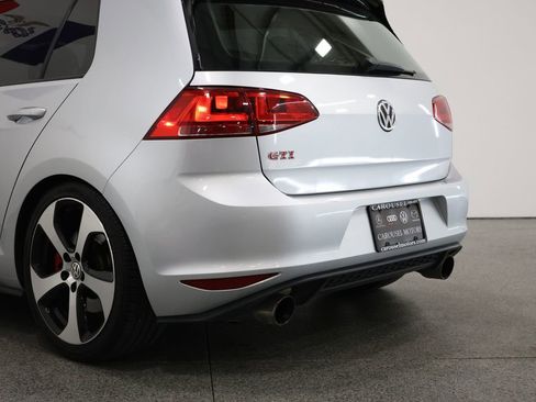 Used 2017 Volkswagen GTI SE FWD image 10