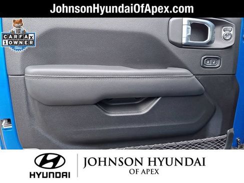 Used 2021 Jeep Gladiator Overland w/ Cold Weather Group AWD/4WD image 11