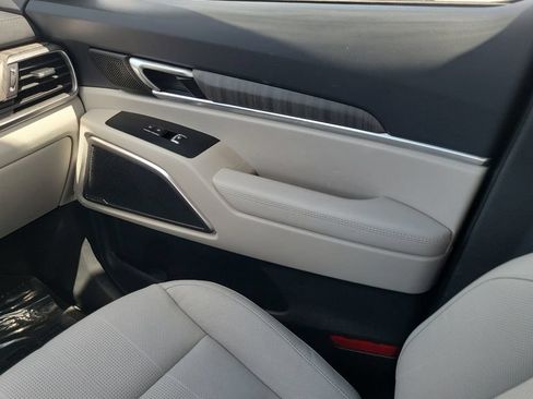 Used 2025 Kia Telluride EX w/ EX Captain's Chair Package AWD/4WD image 16