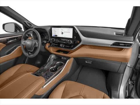 Used 2023 Toyota Highlander Platinum FWD image 15