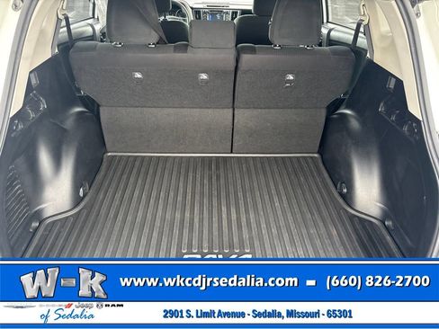 Used 2017 Toyota RAV4 LE AWD/4WD image 23