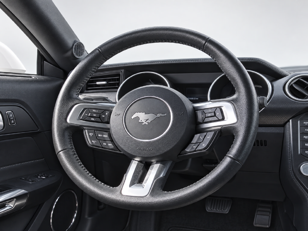 Used 2020 Ford Mustang Coupe RWD image 19