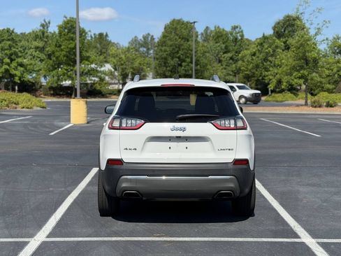 Used 2019 Jeep Cherokee Limited AWD/4WD image 6