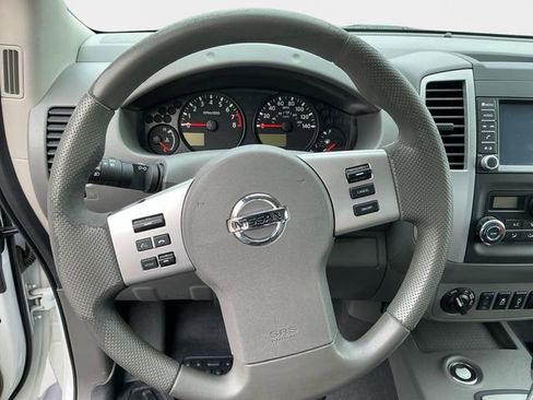 Used 2020 Nissan Frontier SV image 13