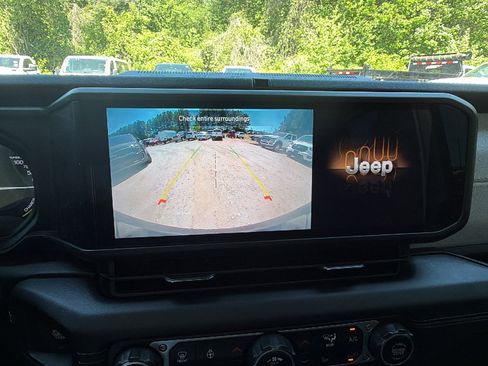 Used 2025 Jeep Wrangler Unlimited Sahara w/ Safety Group AWD/4WD image 33