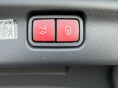 Used 2026 Mercedes-Benz C 300 4MATIC Sedan image 35