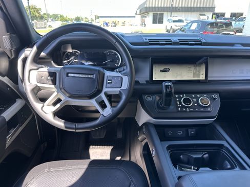 Used 2023 Land Rover Defender 110 X-Dynamic SE AWD/4WD image 10