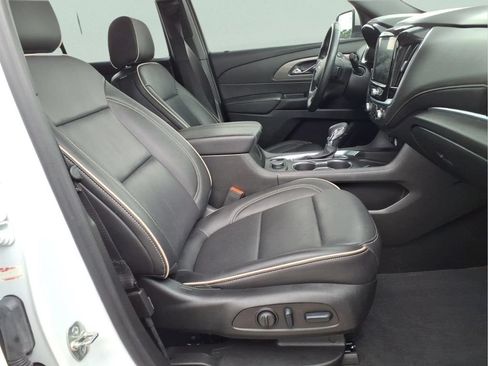 Used 2023 Chevrolet Traverse Premier FWD image 14