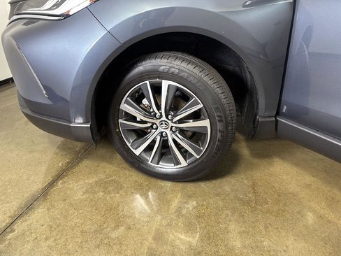 Used 2024 Toyota Venza LE AWD/4WD image 5