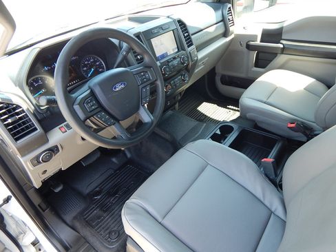 Used 2020 Ford F250 XL w/ Power Equipment Group RWD image 2