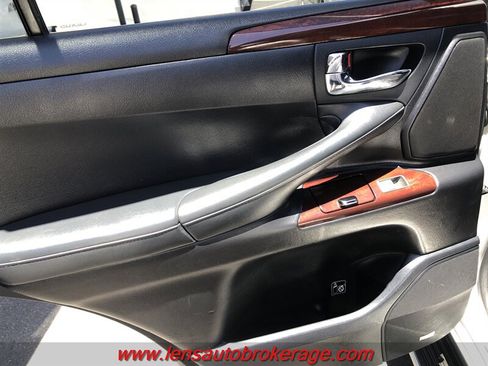 Used 2015 Lexus LX 570 4WD w/ Luxury Package image 17