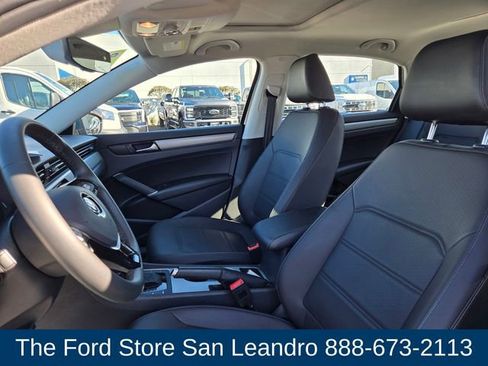 Used 2022 Volkswagen Passat 2.0T SE image 16