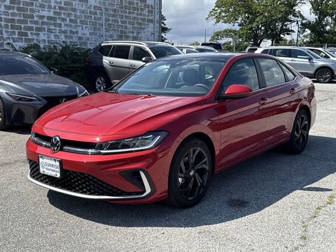 Used 2025 Volkswagen Jetta SE w/ Sunroof Package image 8