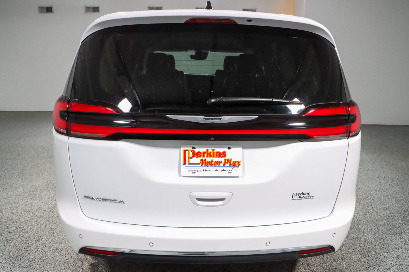 Used 2023 Chrysler Pacifica Touring-L FWD image 8