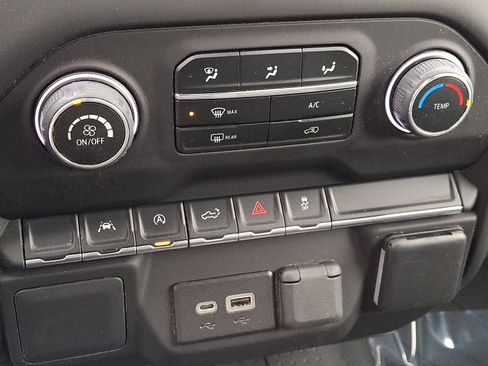 Used 2022 Chevrolet Silverado 1500 Custom image 15