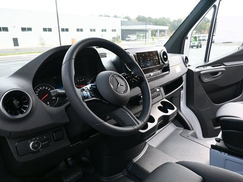 Used 2026 Mercedes-Benz Sprinter 2500 image 6
