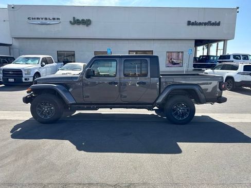 New 2026 Jeep Gladiator Sport AWD/4WD image 2
