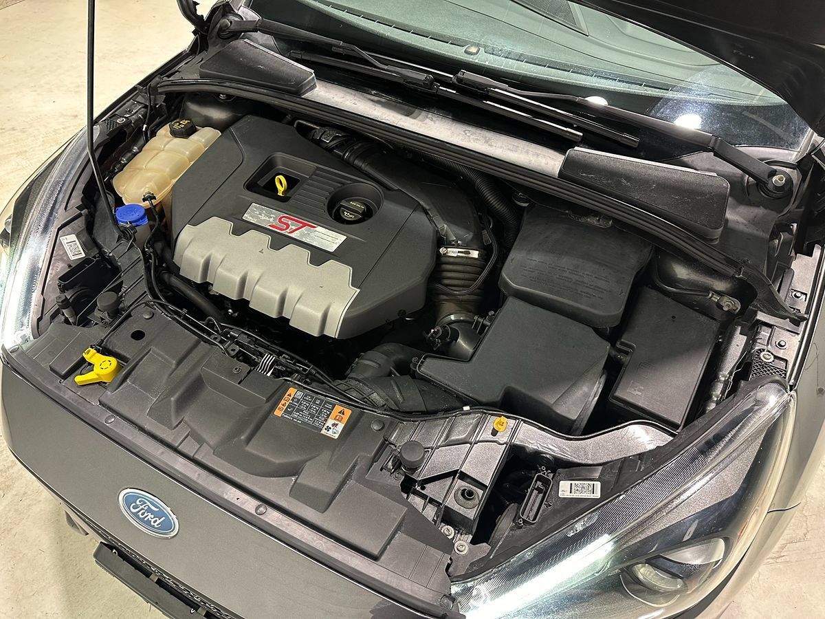 Used 2015 Ford Focus ST w/ Equipment Group 402A FWD image 4