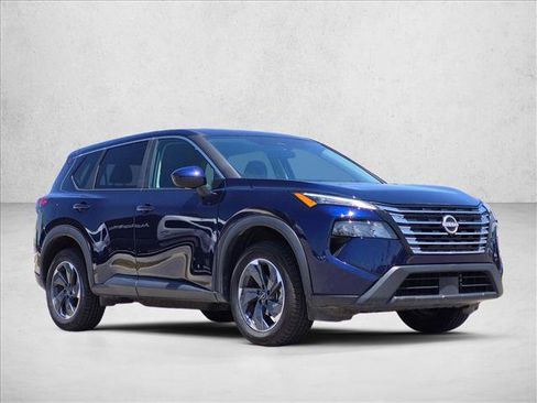 Used 2025 Nissan Rogue SV FWD image 3
