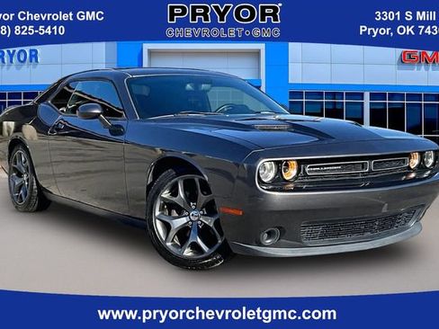 Used 2015 Dodge Challenger SXT w/ Driver Convenience Group image 1