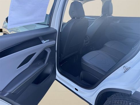 New 2026 Volkswagen Tiguan SE image 27