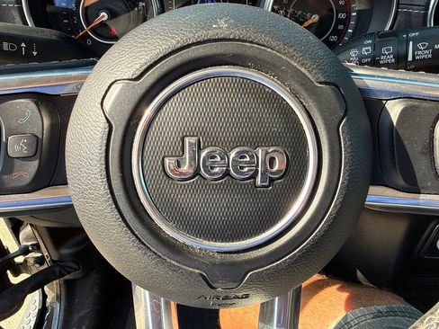 Used 2018 Jeep Wrangler Unlimited Sahara w/ Uconnect 4C Nav & Sound Group AWD/4WD image 26