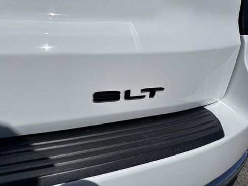 Used 2022 GMC Yukon XL SLT w/ SLT Premium Package image 4