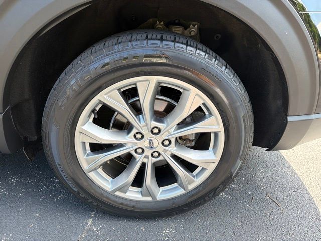 Used 2020 Ford Explorer XLT w/ Equipment Group 202A AWD/4WD image 33