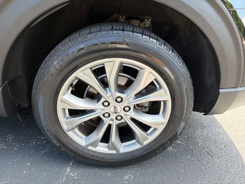 Used 2020 Ford Explorer XLT w/ Equipment Group 202A AWD/4WD image 33
