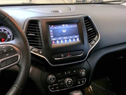 Used 2019 Jeep Cherokee Latitude Plus w/ Cold Weather Group image 6