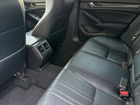Used 2018 Honda Accord Touring image 14