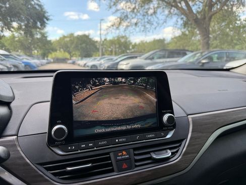 Used 2025 Nissan Altima 2.5 SV image 17