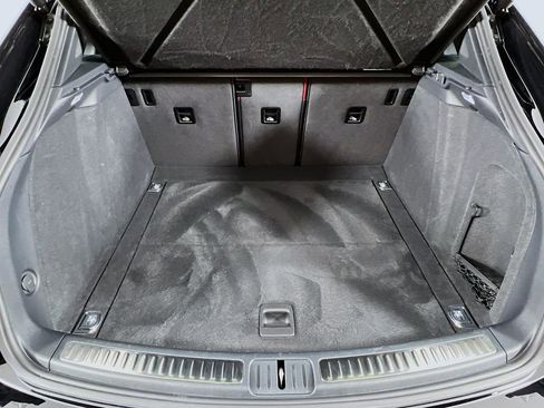 Certified 2024 Porsche Macan S AWD/4WD image 28