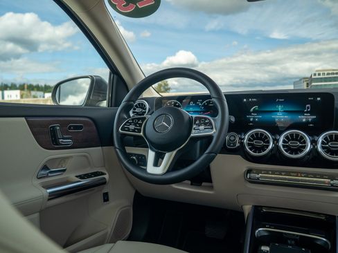 Certified 2023 Mercedes-Benz GLA 250 4MATIC image 17
