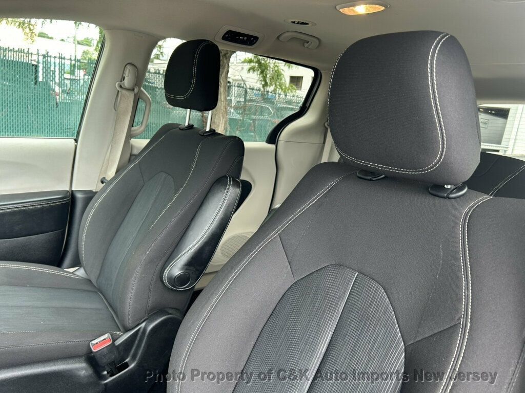 Used 2020 Chrysler Voyager L FWD image 28