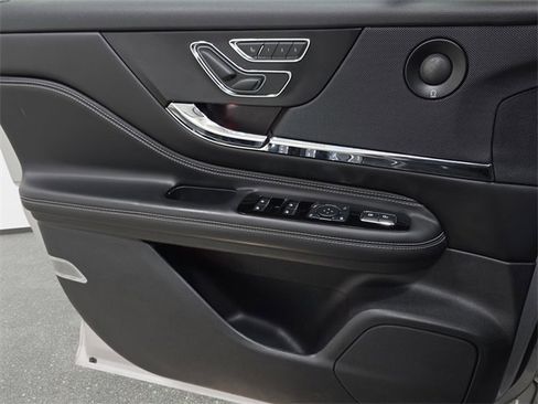 Used 2020 Lincoln Corsair Reserve w/ Equipment Group 201A image 27