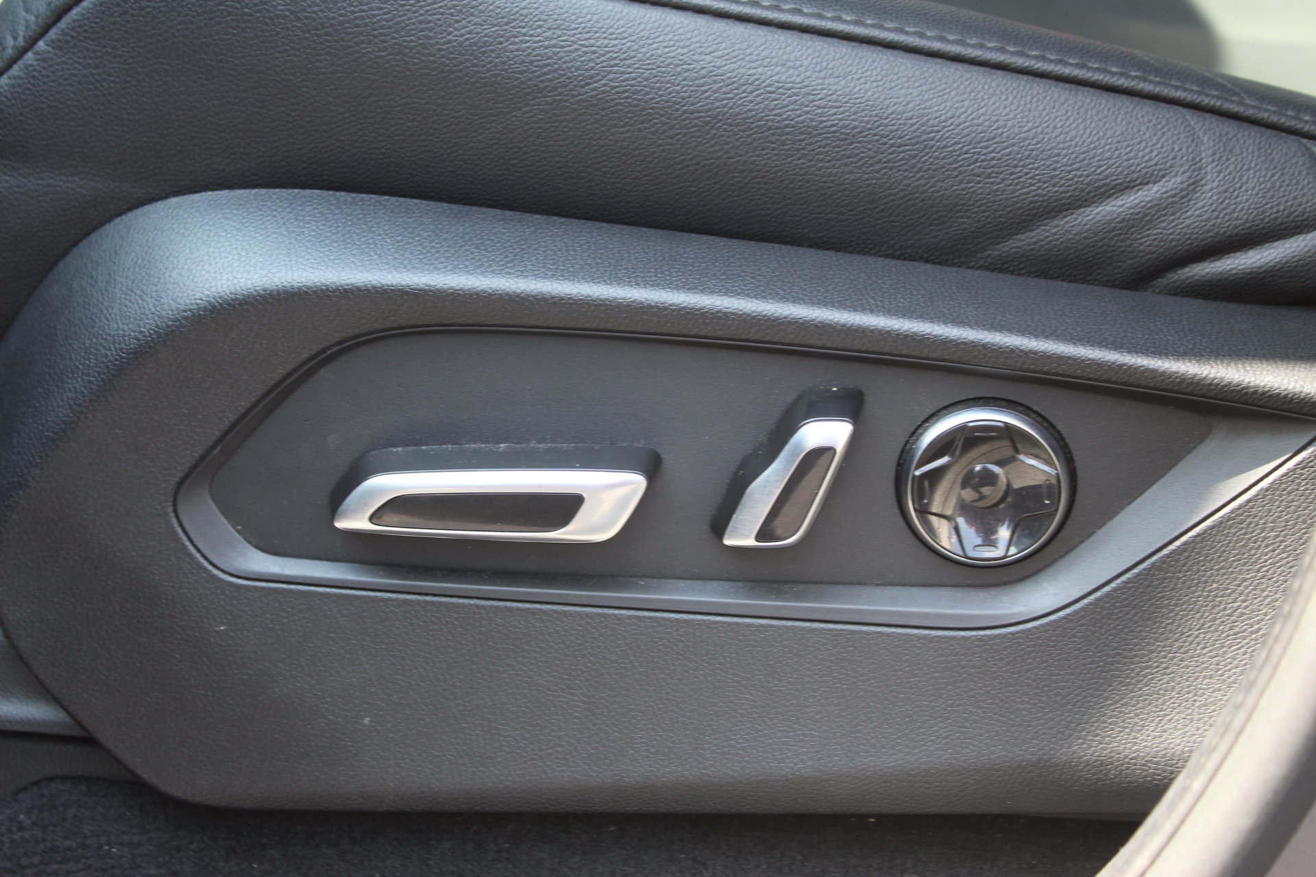 Used 2022 Acura MDX FWD image 13